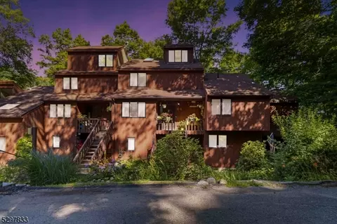 19 Village Way #3, Vernon, NJ 07462