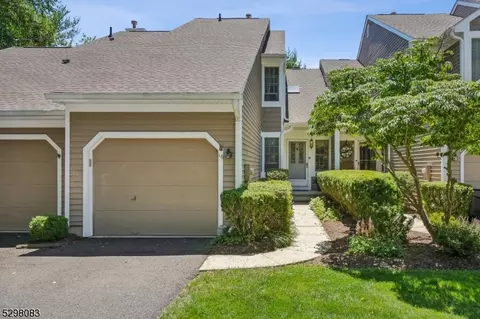 16 Dorset Ln, Bedminster, NJ 07921