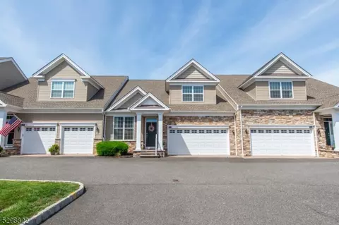 28 Van Cleef Dr, Whitehouse Station, NJ 08889