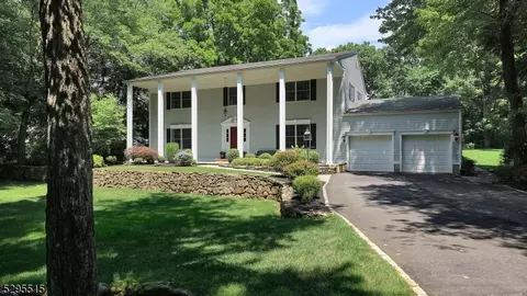 31 Voorhees Dr, Bernards, NJ 07920
