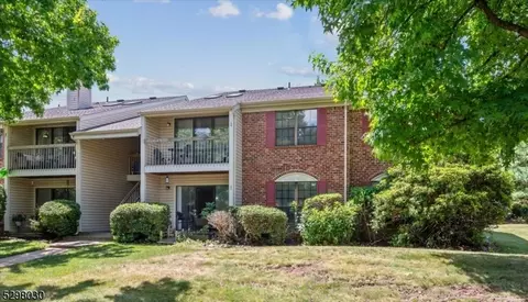 82 Crabapple Ln, Franklin Park, NJ 08823