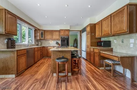 2 Saddlebrook Dr, Washington, NJ 07882 photo 9