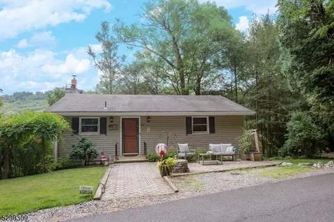 47 Woods Rd, Sandyston, NJ 07826