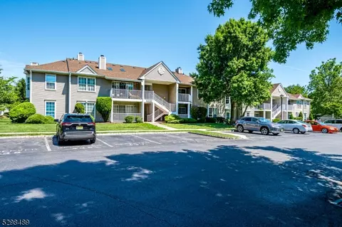 24 Amberly Ct, Franklin Park, NJ 08823
