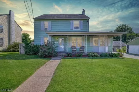 4 Green St, Franklin, NJ 07416