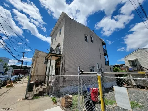 21 Elm St #3, Paterson, NJ 07501