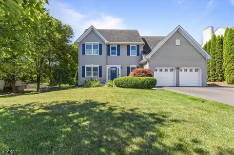 4 Spring Mdw, Oxford, NJ 07863