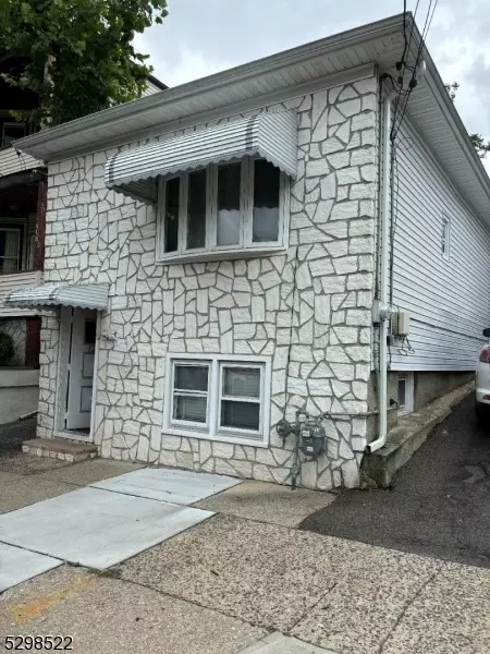 121 E 15th St, Paterson, NJ 07524