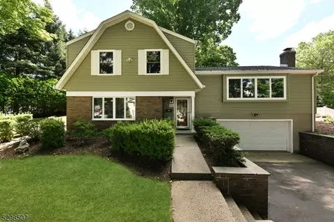 722 Chimes Rd, Paramus, NJ 07652