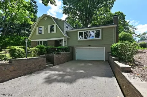 722 Chimes Rd, Paramus, NJ 07652 photo 2