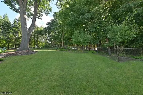 722 Chimes Rd, Paramus, NJ 07652 photo 5