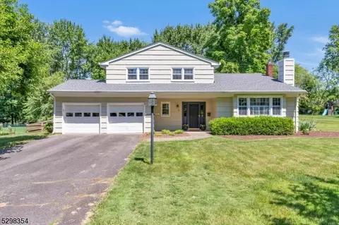 6 Highfield Cir, Mendham, NJ 07945