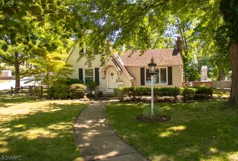68 Lake Shore Dr, Parsippany-troy Hills Twp, NJ 07054