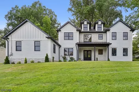 1054 Sunny Slope Dr, Mountainside, NJ 07092