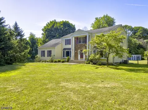 29 Jackie Dr, Washington Twp, NJ 07853