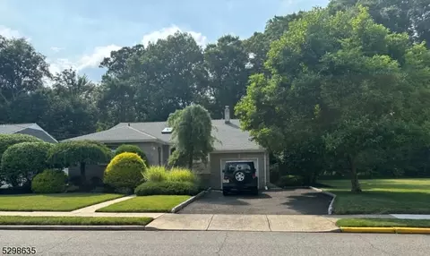 572 Columbia St, New Milford, NJ 07646