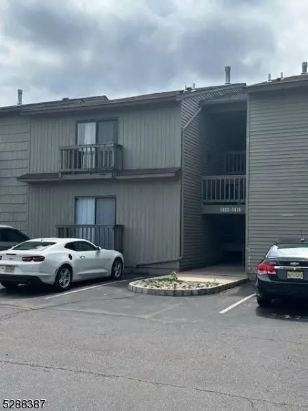 1414 Spruce Hills Dr, Glen Gardner, NJ 08826