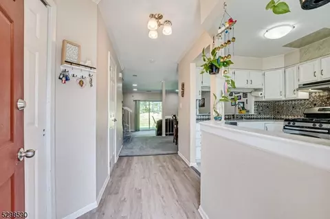 1005 Maplecrest Rd, Edison, NJ 08820 photo 8
