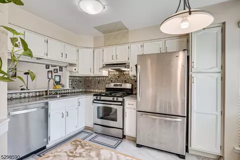 1005 Maplecrest Rd, Edison, NJ 08820 photo 12
