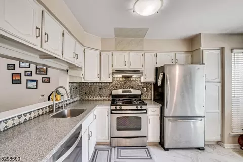 1005 Maplecrest Rd, Edison, NJ 08820 photo 10