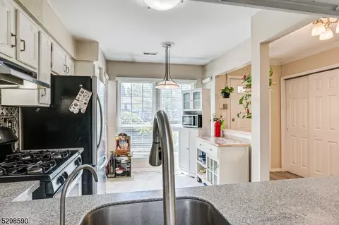 1005 Maplecrest Rd, Edison, NJ 08820 photo 16