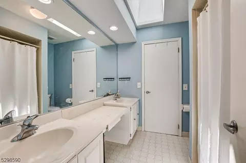 1005 Maplecrest Rd, Edison, NJ 08820 photo 30
