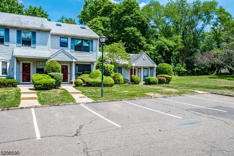 1005 Maplecrest Rd, Edison, NJ 08820 photo 3
