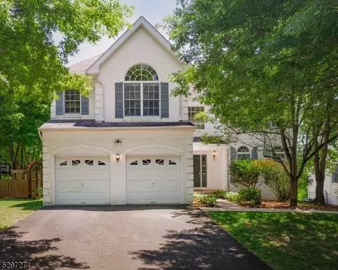 4 Raritan Pl, Bernards, NJ 07920