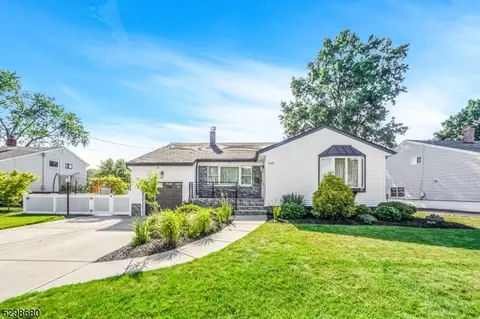 548 Plympton St, New Milford, NJ 07646