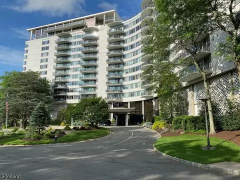 1 Claridge Dr #507, Verona, NJ 07044