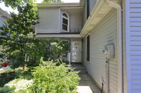 52 Arthurs Ct #52, Berkeley Heights, NJ 07922