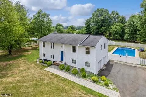 38 Arthur Rd, Hillsborough, NJ 08844