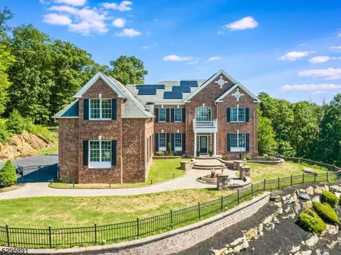 38 Crownview Ct, Sparta, NJ 07871