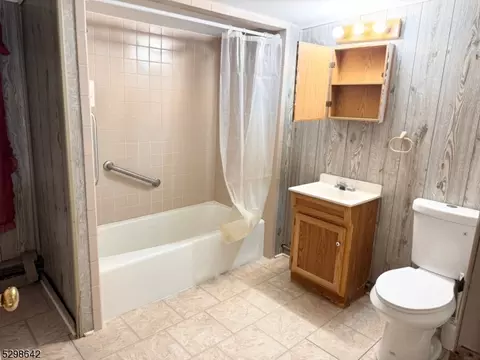 Bath - 7 Brown St, Flemington, NJ 08822 photo 1 of 1