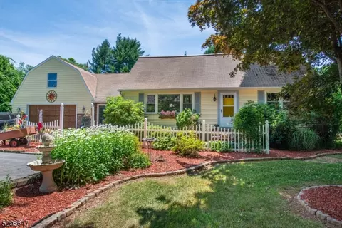 9 Hillside Ave, Mount Olive, NJ 07836