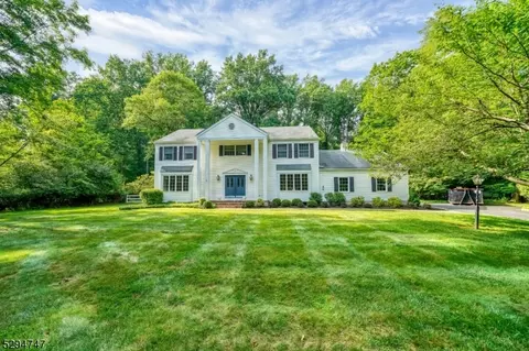 5 Stoneybrook Rd, Washington Twp, NJ 07853