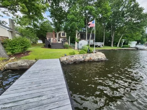 10 Mississippi Ave, Jefferson, NJ 07849