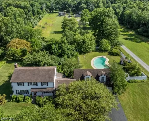 17 Allens Corner Rd, Flemington, NJ 08822