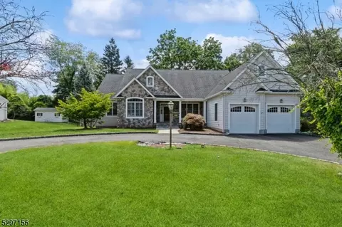 210 Pembrook Rd, Mountainside, NJ 07092