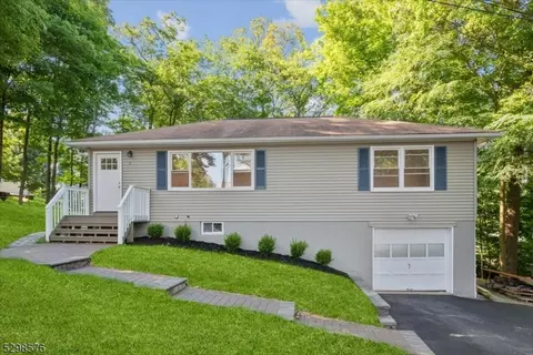 1 Rhode Island St, Jefferson, NJ 07849