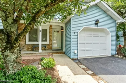 8 Carriage Ln, Sparta, NJ 07871