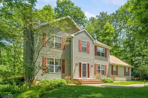 2 Pheasant Run Rd, Liberty, NJ 07838
