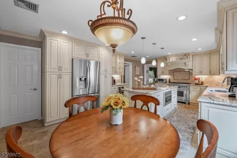 2 Karen Ct, Wayne, NJ 07470 photo 12
