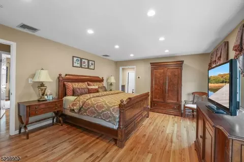 2 Karen Ct, Wayne, NJ 07470 photo 18