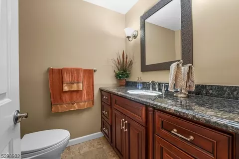 2 Karen Ct, Wayne, NJ 07470 photo 10