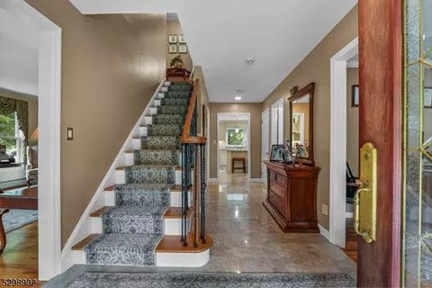 2 Karen Ct, Wayne, NJ 07470 photo 3