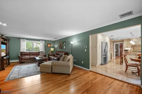 2 Karen Ct, Wayne, NJ 07470 photo 17