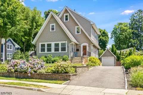 29 S Highwood Ave, Glen Rock, NJ 07452