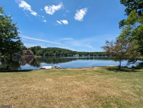 104 E Shawnee Trl, Wharton, NJ 07885