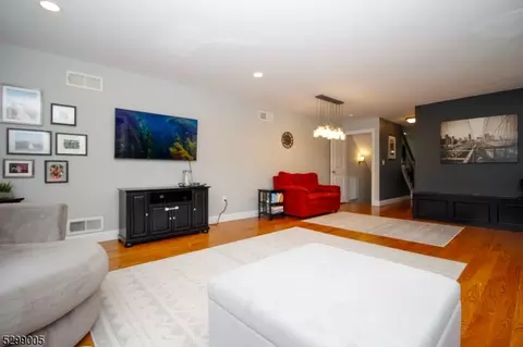 516 Centre St, Nutley, NJ 07110 photo 5